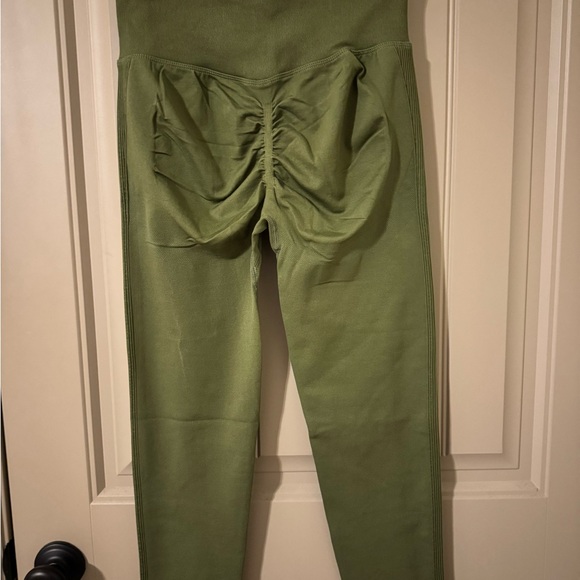 HALARA - Body sculpting/Butt lift Leggings - Picture 2 of 4